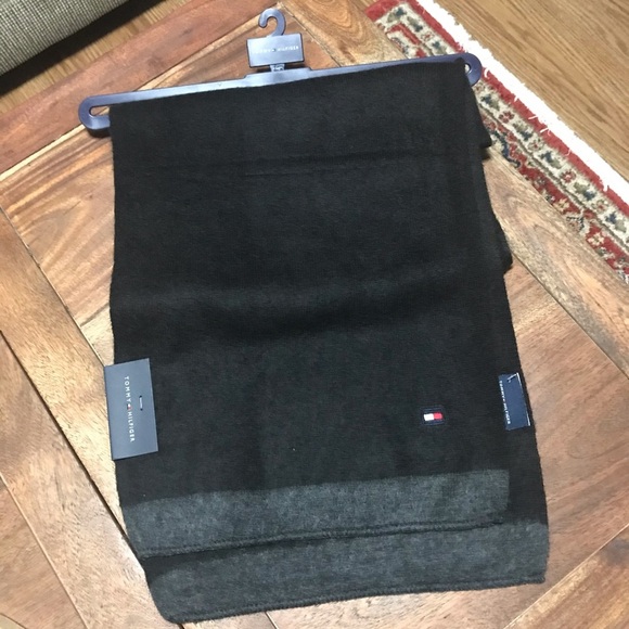 Tommy Hilfiger Men’s Scarf - Picture 2 of 7
